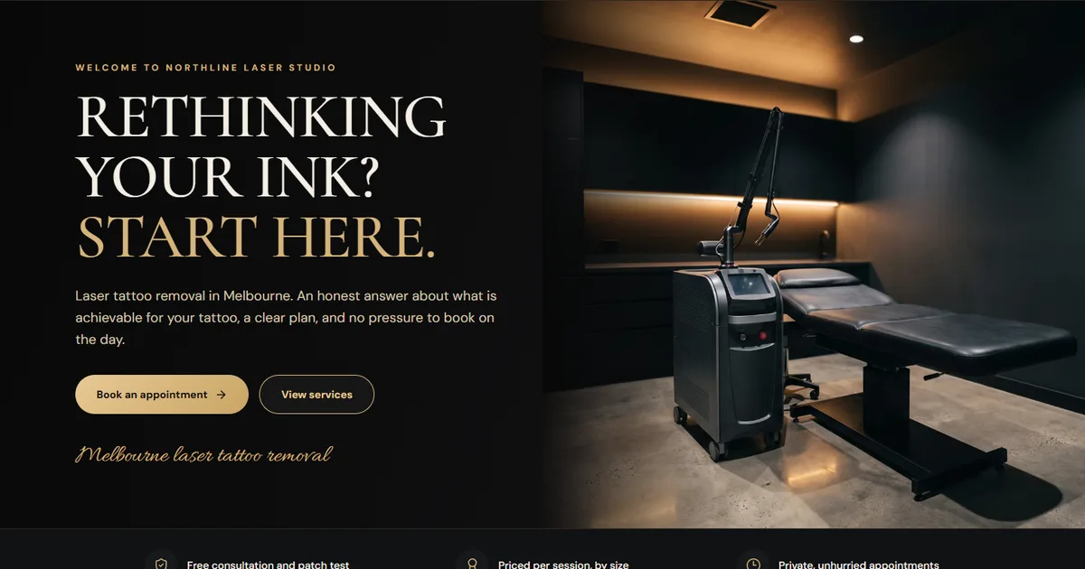 La web de reservas de Northline Laser Studio con el estilo Noir, con el titular «Rethinking your ink? Start here.» junto a una sala de tratamiento oscura con un láser