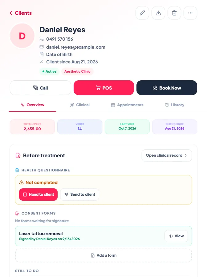 La ficha de cliente de Daniel Reyes con el gasto total, las visitas, la última visita, el estado del cuestionario de salud y su consentimiento firmado